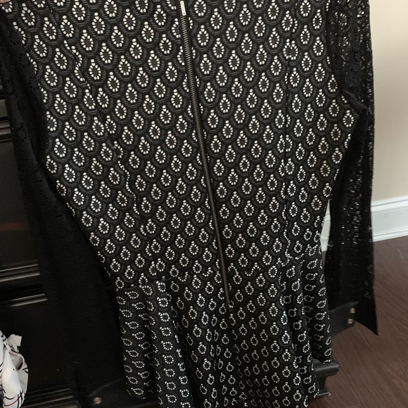 Adorable XoXo lace top - Picture 3 of 4